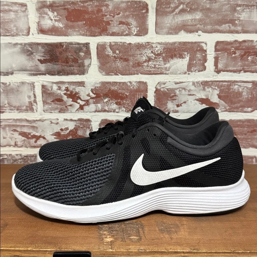 Nike Revolution 4‎ Black Men’s Sz 12 908988-001